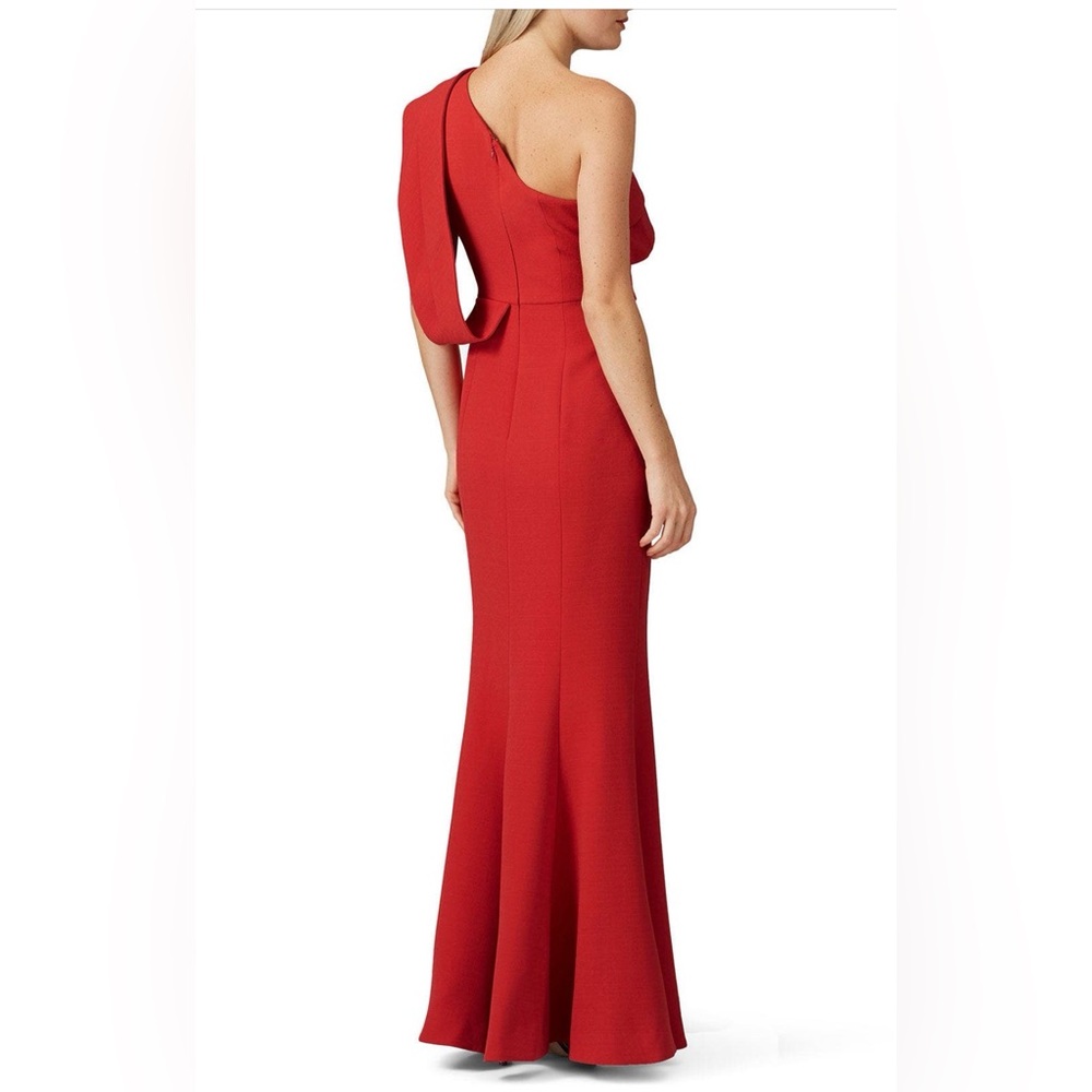Designer Lady in Red
Elegant Red One-Shoulder Evening Gown